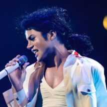 Jaafar Jackson interpreta Michael Jackson no filme que se tornou a primeira cinebiografia a ultrapassar US$ 1 bilhão em bilheteria mundial, consolidando um marco para a Lionsgate e para o gênero. Imagem referente a matéria