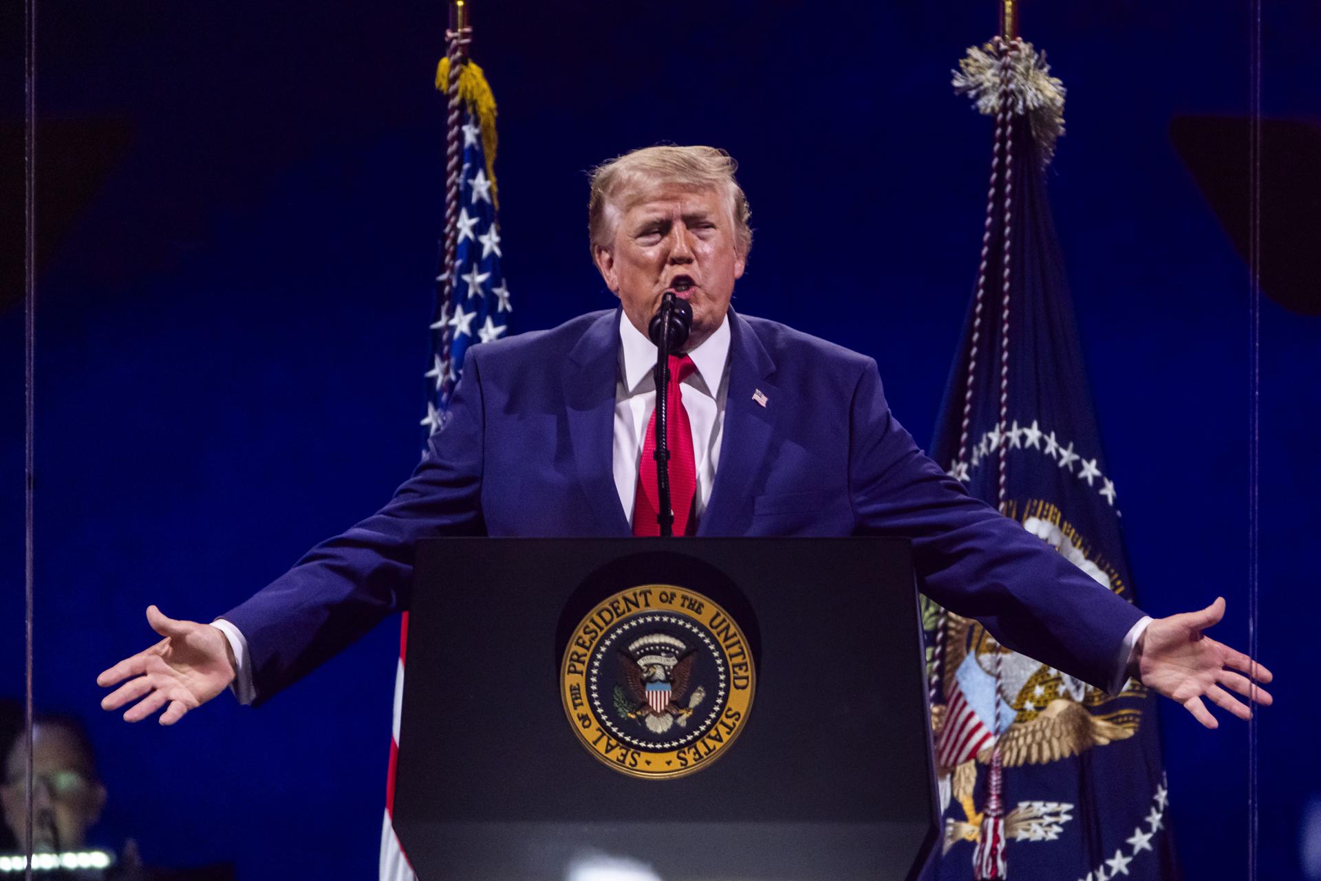 Casa Branca suspende operador de teleprompter por apostas sobre discursos de Trump