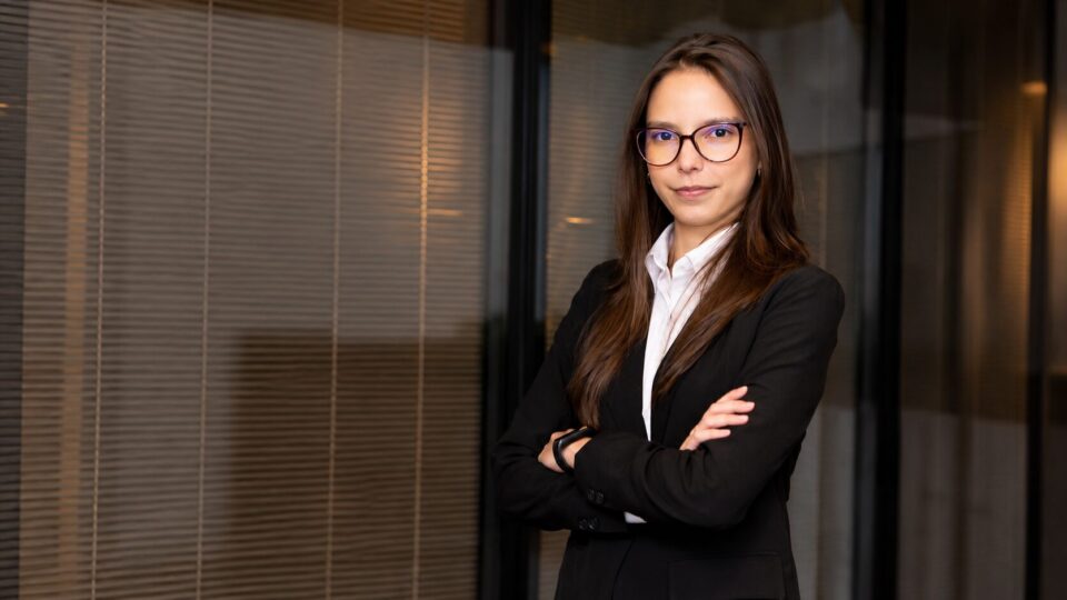 Planejamento sucessório vai muito além da herança. Segundo a advogada Maria Emília Guimarães, do MRS Advogados, organizar previamente a gestão do patrimônio e prever situações de incapacidade é uma forma de proteger a família, preservar empresas e reduzir conflitos futuros.