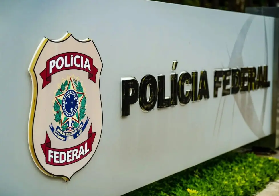 A Polícia Federal informou que a operação será executada em todo o território nacional, com apoio das superintendências regionais e equipes especializadas.
