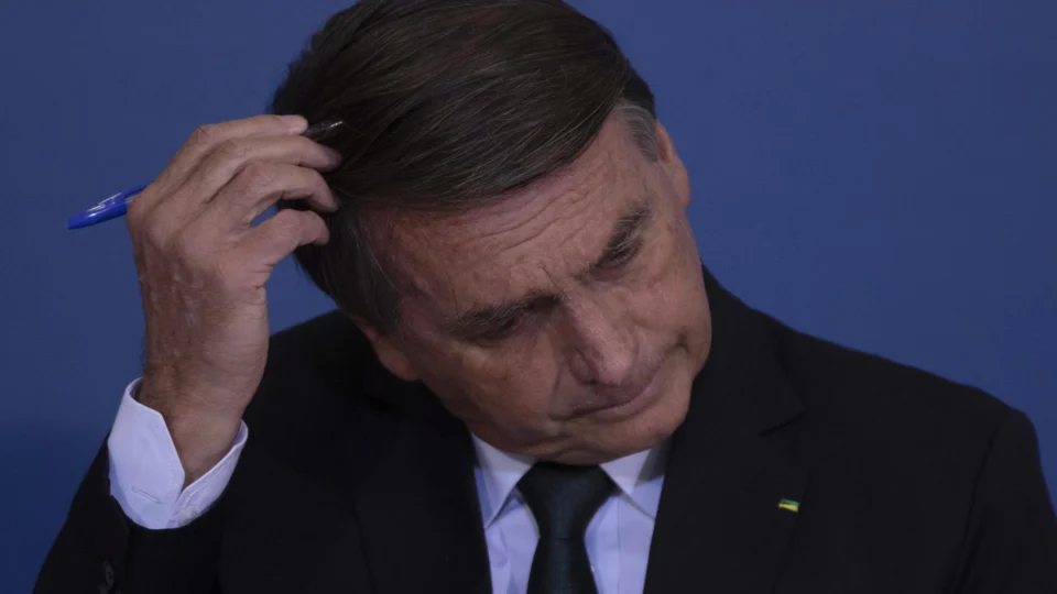 Defesa diz que Bolsonaro não autorizou vídeo com IA