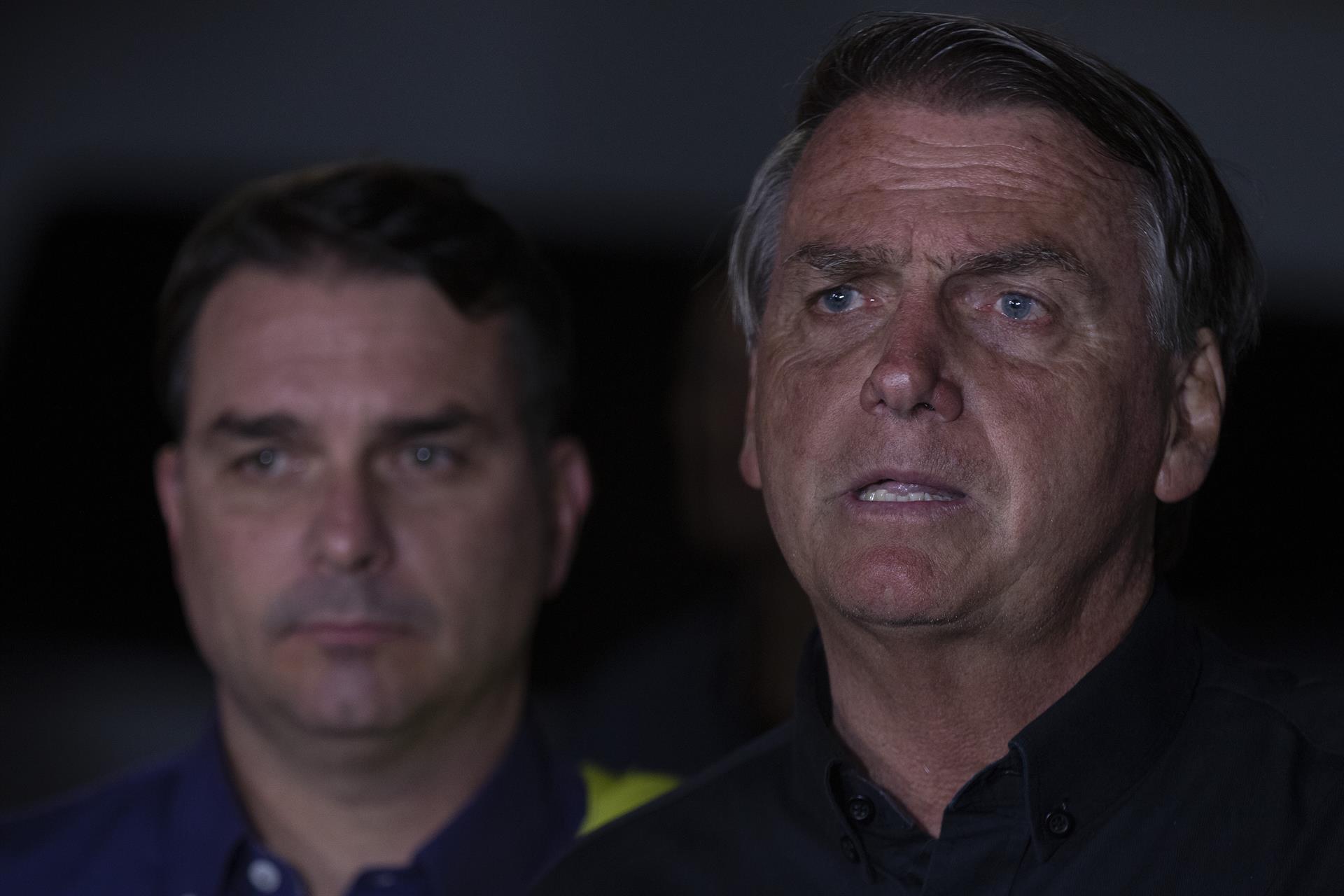 Flávio diz que Bolsonaro “foi enterrado vivo” por Moraes; aliados reagem