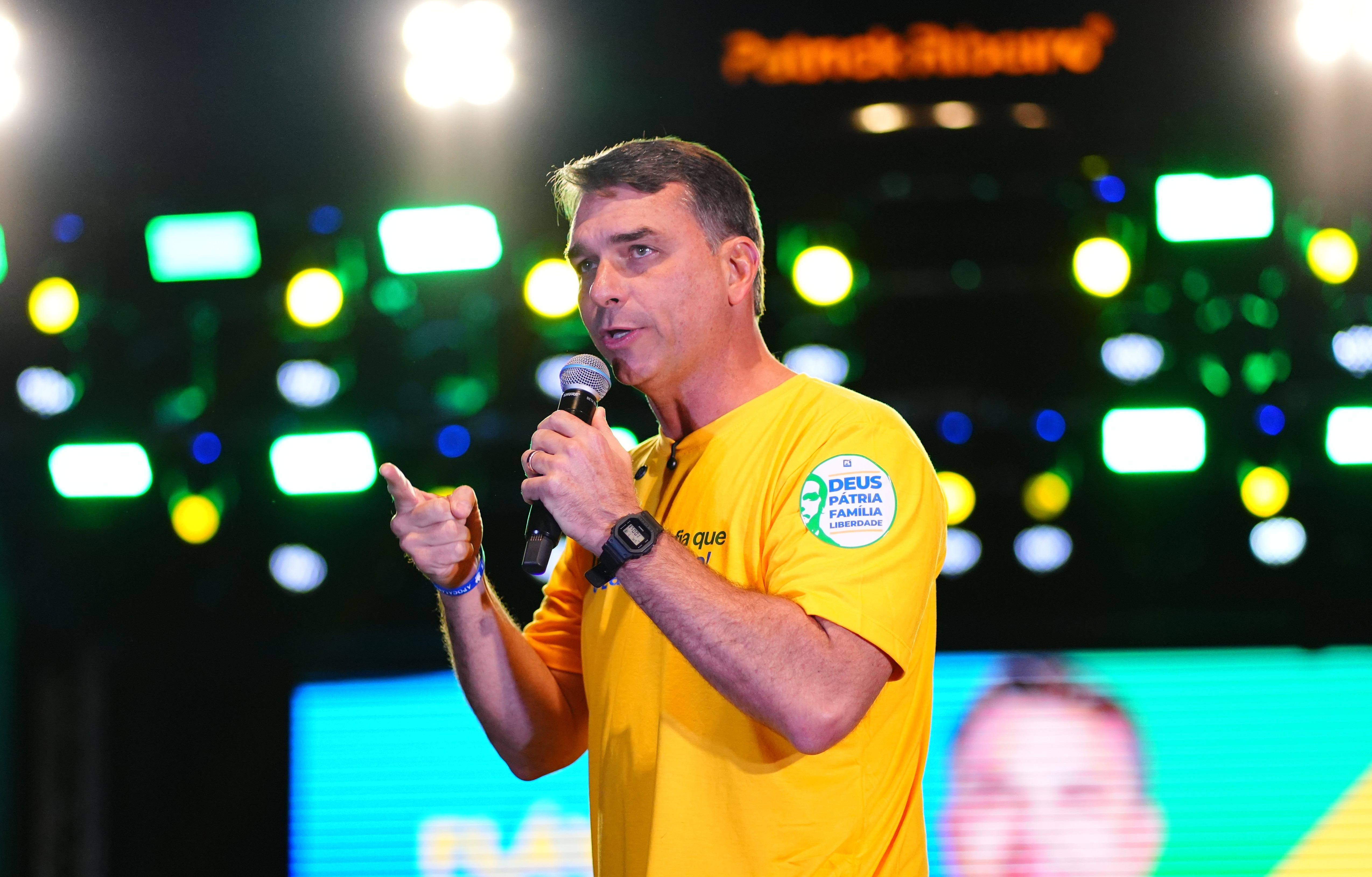 Flávio Bolsonaro diz que Lei Maria da Penha “não protege as mulheres”