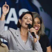 Zema sugere Michelle Bolsonaro como sua vice e ex-primeira-dama rebate Michelle Bolsonaro