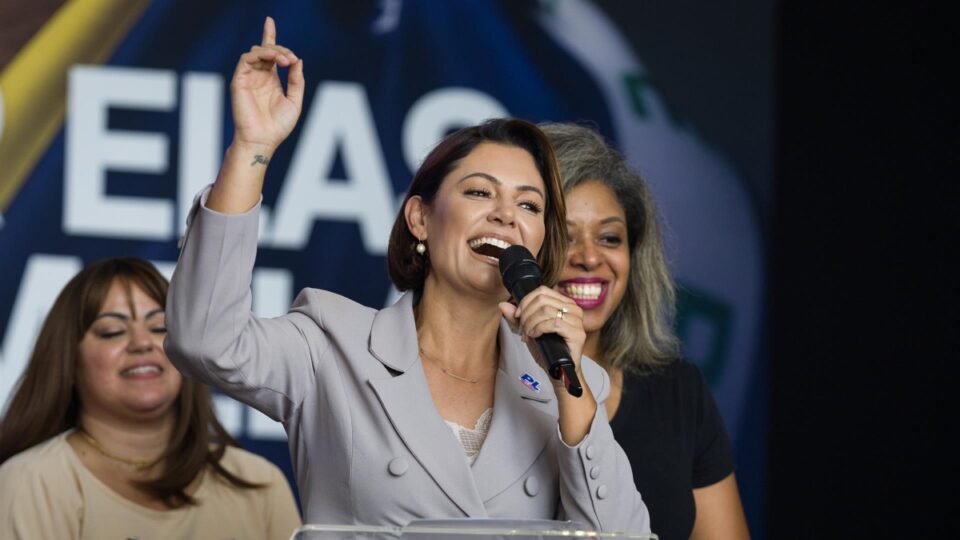 Zema sugere Michelle Bolsonaro como sua vice e ex-primeira-dama rebate