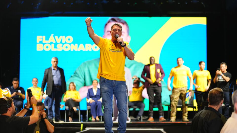 Flávio diz que recusará segurança da PF por não confiar na direção da corporação