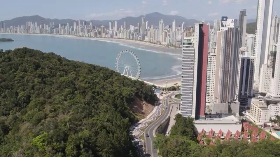 Vista da Estrada da Rainha, no Pontal Norte, é um dos principais cartões-postais da cidade