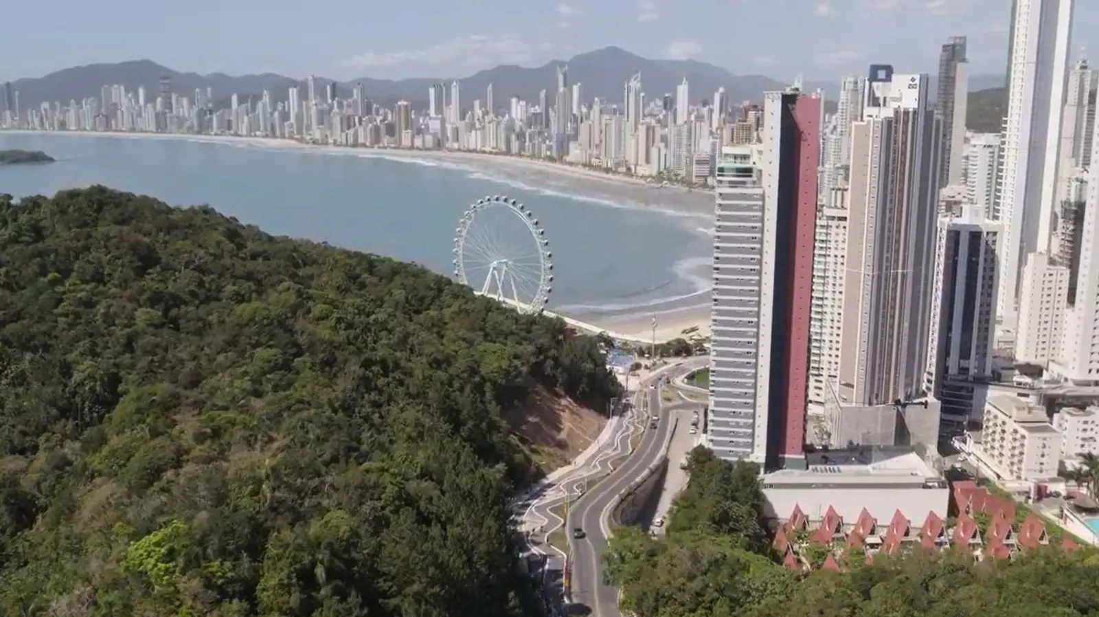 Vista da Estrada da Rainha, no Pontal Norte, é um dos principais cartões-postais da cidade