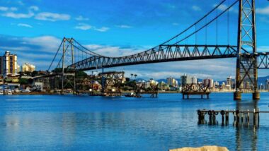 Somando os cinco imóveis, o patrimônio envolvido na proposta soma cerca de 47 mil metros quadrados e R$ 196,6 milhões em avaliações