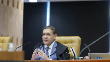 Nunes Marques concedeu integralmente o pedido apresentado pela defesa do senador Flávio Bolsonaro
