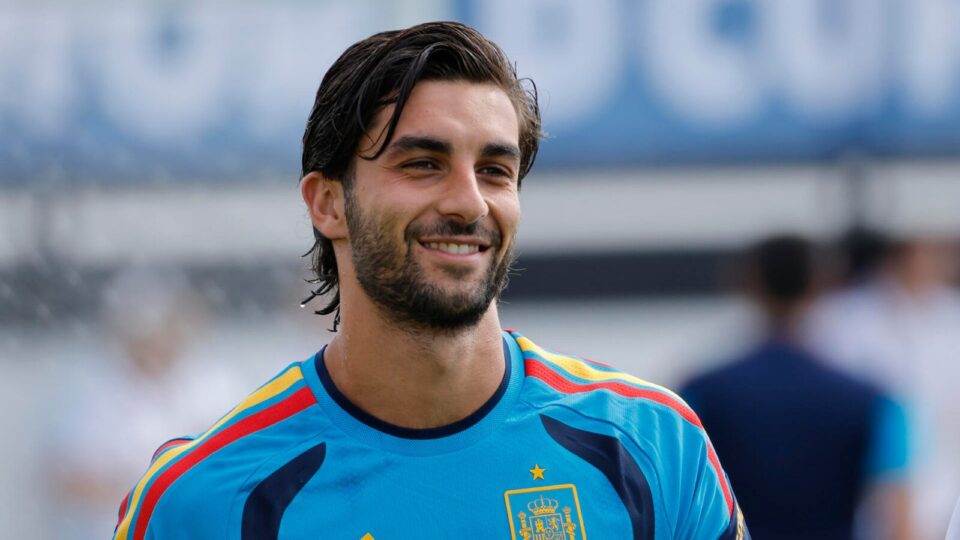 Herói da Espanha na final da Copa é católico e diz que Deus lhe deu forças