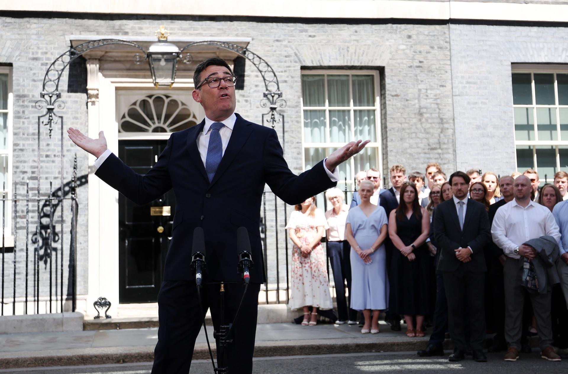 Burnham assume como nova estreia no Reino Unido