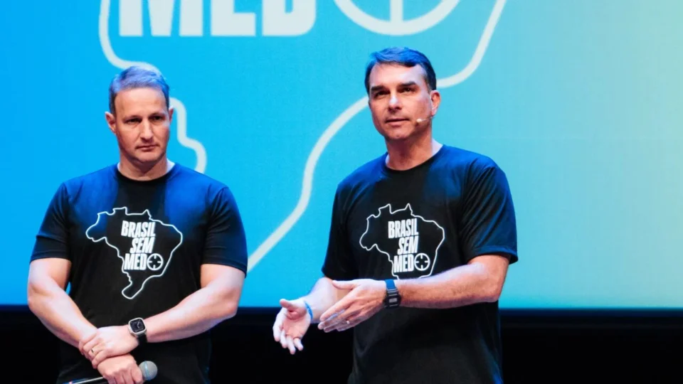 Convenção da federação União-PP em São Paulo confirma apoio a Flávio Bolsonaro.