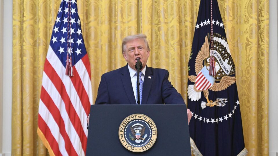 Trump diz que Netanyahu não será preso nos EUA e promete resposta ao Irã por mortes de militares