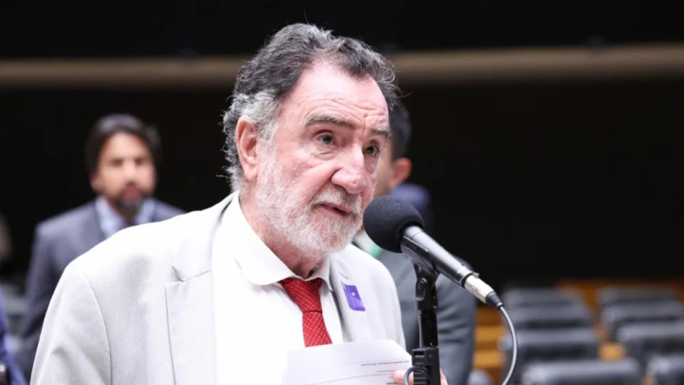 O deputado federal e ex-ministro Patrus Ananias (PT-MG) confirmou a pré-candidatura após reunião com a Executiva Estadual do PT, em Belo Horizonte