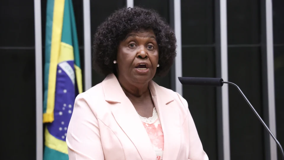 Benedita da Silva ligará chapa do PSD ao PT no Rio de Janeiro.
