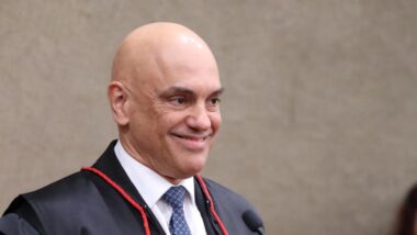 Alexandre de Moraes sorrindo no TSE