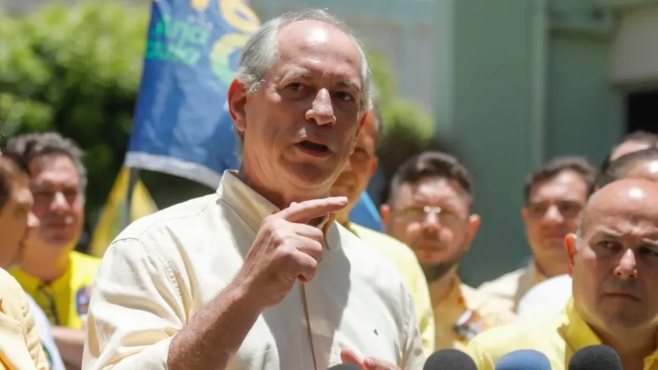 Candidatura de Ciro Gomes movimenta a corrida pelo governo do Ceará nas eleições de 2026.