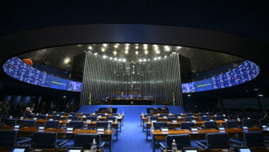 Convenções partidárias vão denifir candidatos ao Senado pelo país