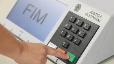 Brasileiros residentes no exterior votam apenas para os cargos de presidente e vice-presidente da República.