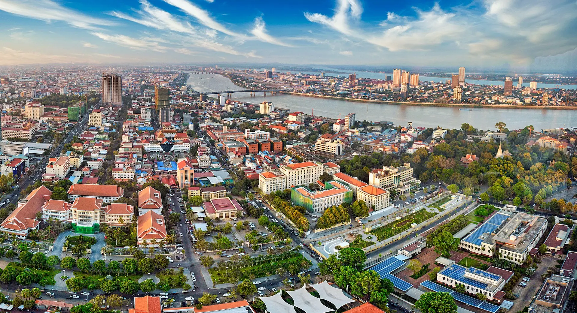 Vista de Phnom Penh, capital do Camboja, onde a PF, em cooperação internacional, desmantelou uma rede de tráfico de pessoas.