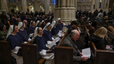 Freiras participam de missa na Catedral de São Patrício, em Nova York, em fevereiro deste ano.