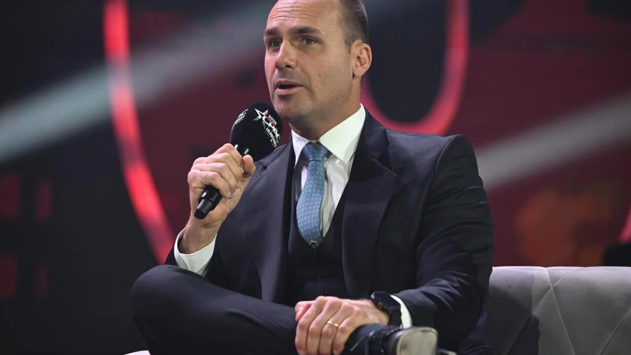 Eduardo Bolsonaro diz que ministro da Justiça pode perder cargo se não validar decisão da PF