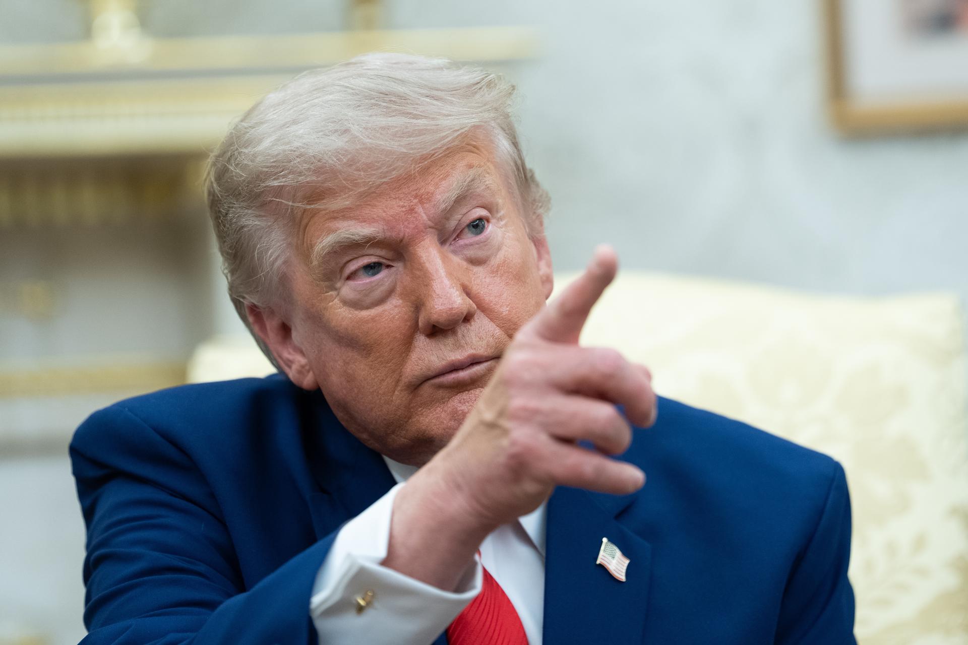 Trump anuncia tarifa gradual sobre genéricos importados, que chegará a 200%