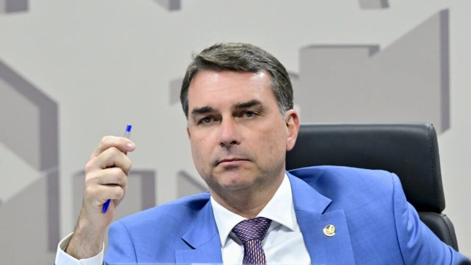 Flávio Bolsonaro critica Ortega e vincula Lula a regime autoritário na Nicarágua