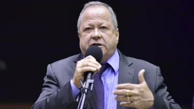 Ministro alegou que prisão preventiva não está entre as exceções que permitem faltar às sessões.