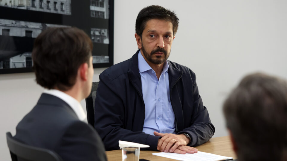 Ricardo Nunes cita acidentes e promete recorrer contra autorização a mototáxi da Uber
