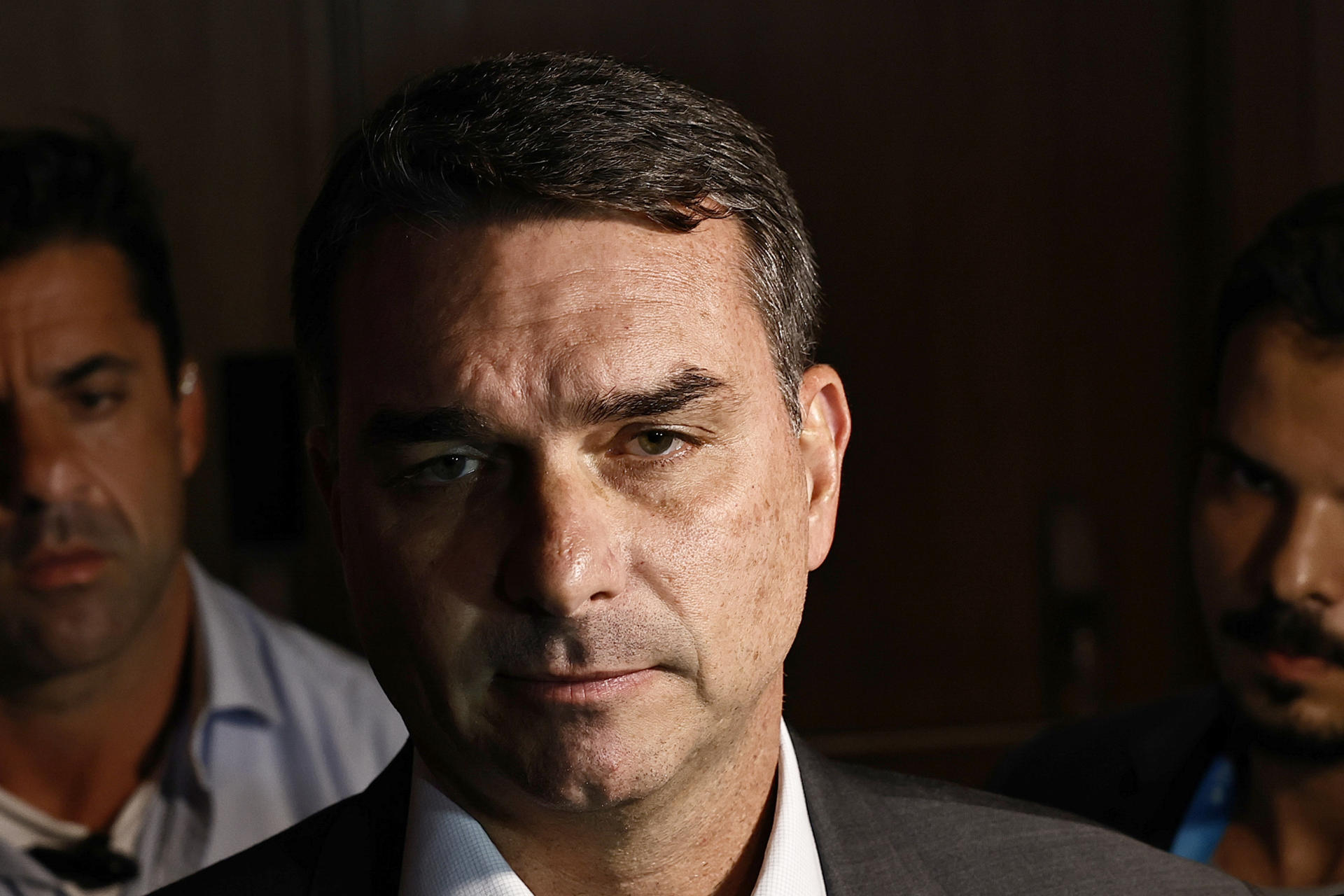 Flávio nega irregularidade em nota fiscal de R$ 500 mil para empresa ligada ao Master