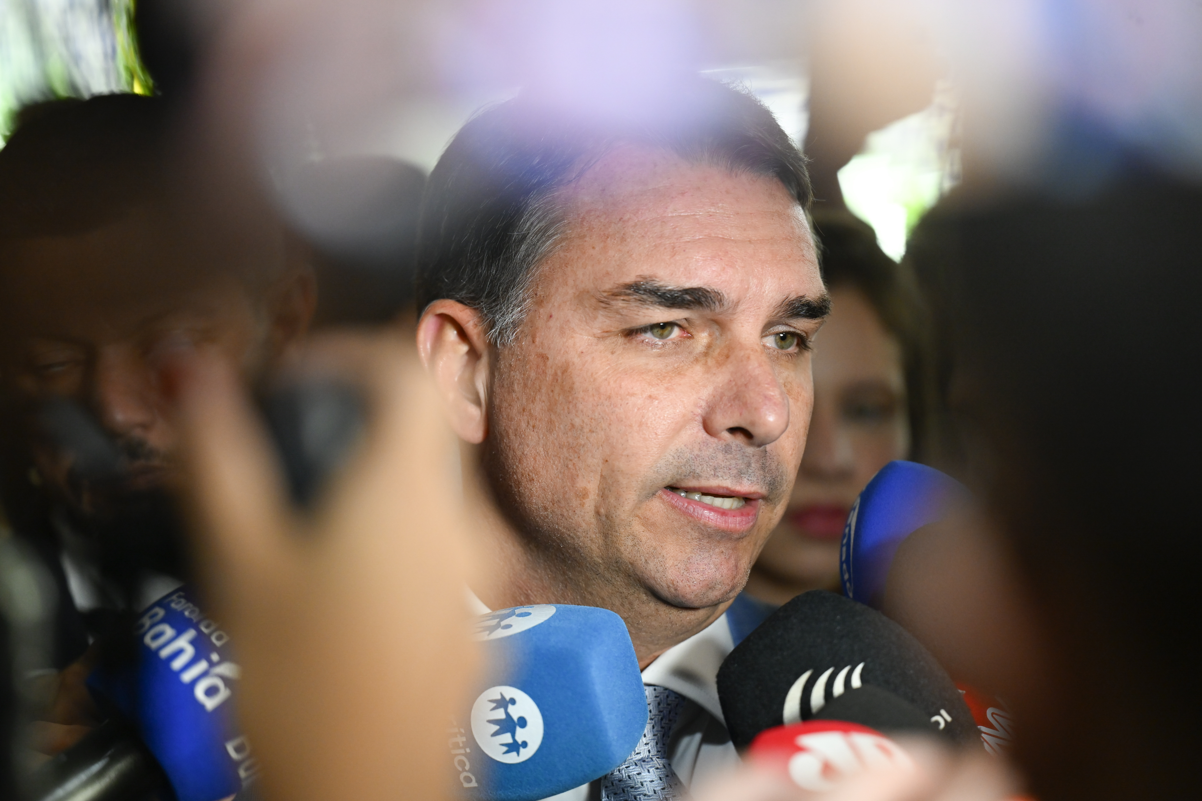 PT aciona TSE contra Flávio Bolsonaro por fala sobre urnas eletrônicas