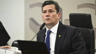 Moro diz que Flávio Bolsonaro é o único capaz de derrotar Lula