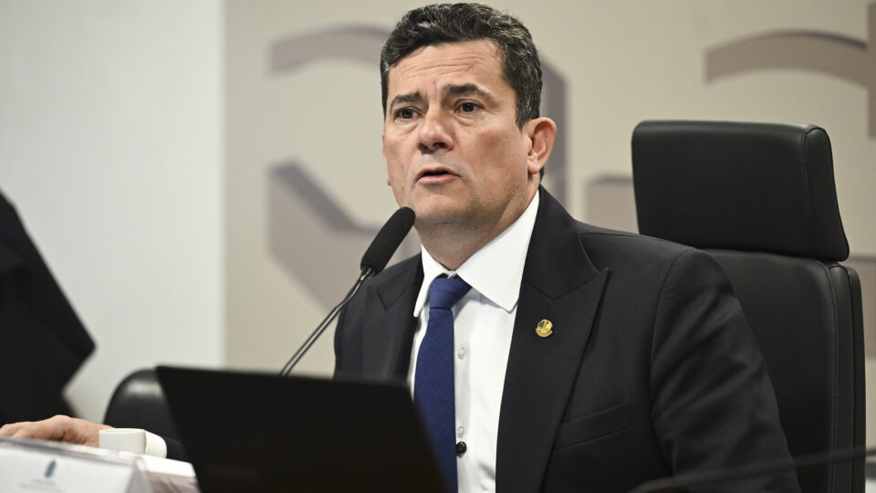 Moro afirma que Flávio Bolsonaro é o único capaz de derrotar Lula em 2026