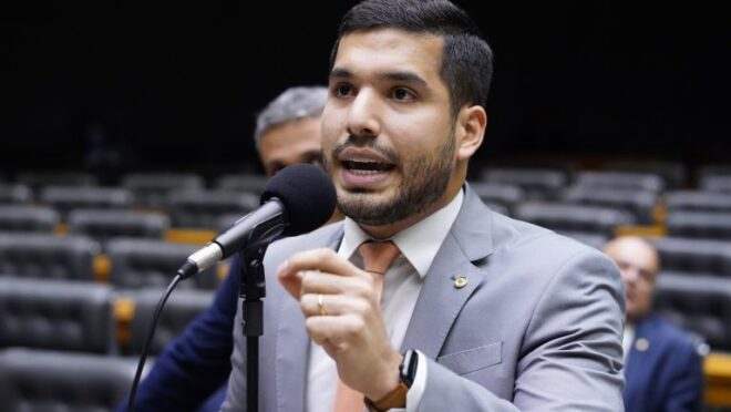 Aliança entre PL do Ceará e Ciro Gomes é apenas estadual, afirma André Fernandes