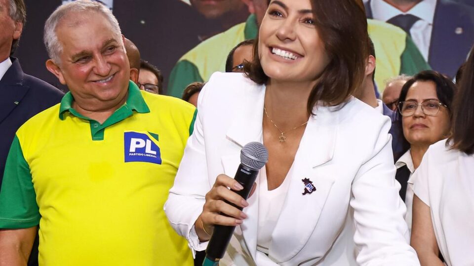 Escanteado no PL, Izalci aguarda decisão de Michelle para definir disputa ao Senado