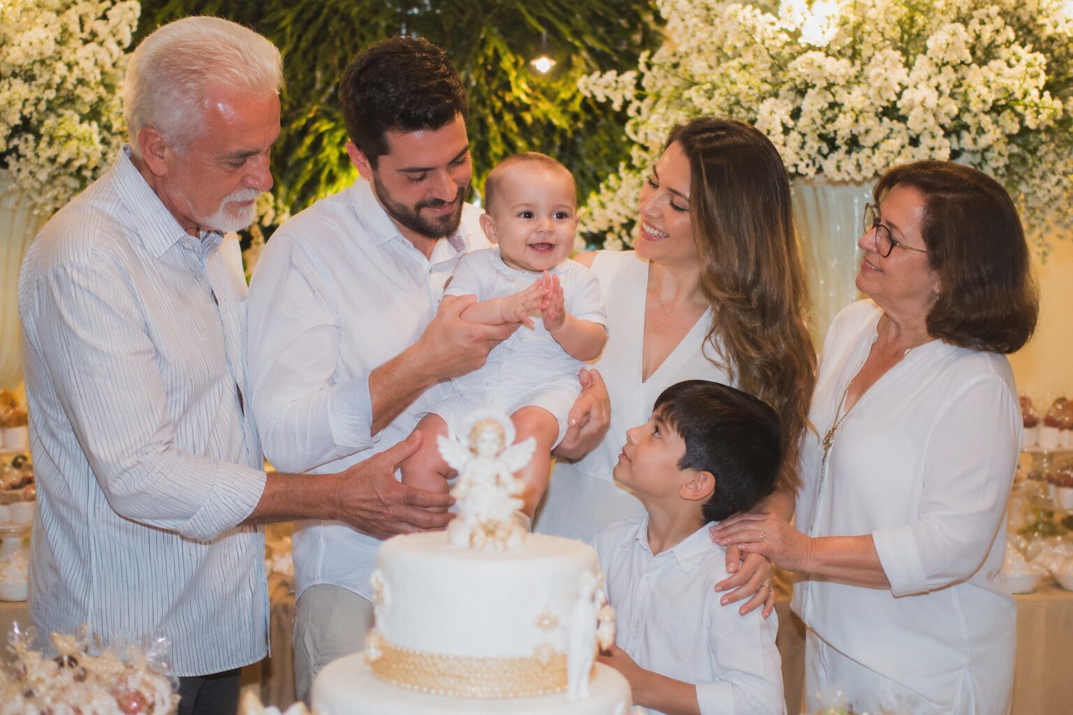 Entre sorrisos, abraços e boa gastronomia, são construídas as lembranças que permanecem para sempre. Cada celebração é única — e estar presente nesses momentos é um privilégio que vai muito além de servir uma refeição.