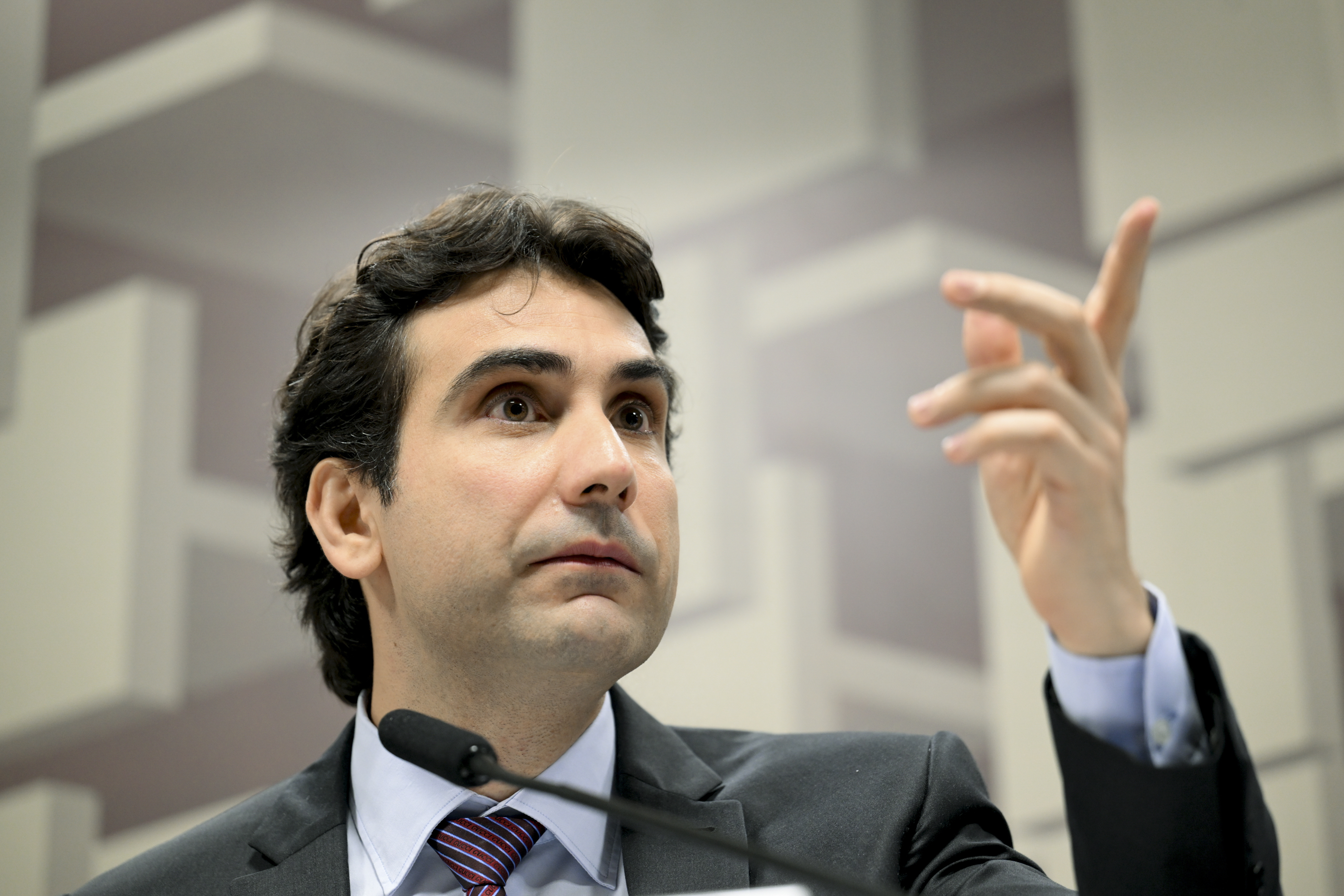 Galípolo sinaliza que BC deve manter juros altos para conter inflação