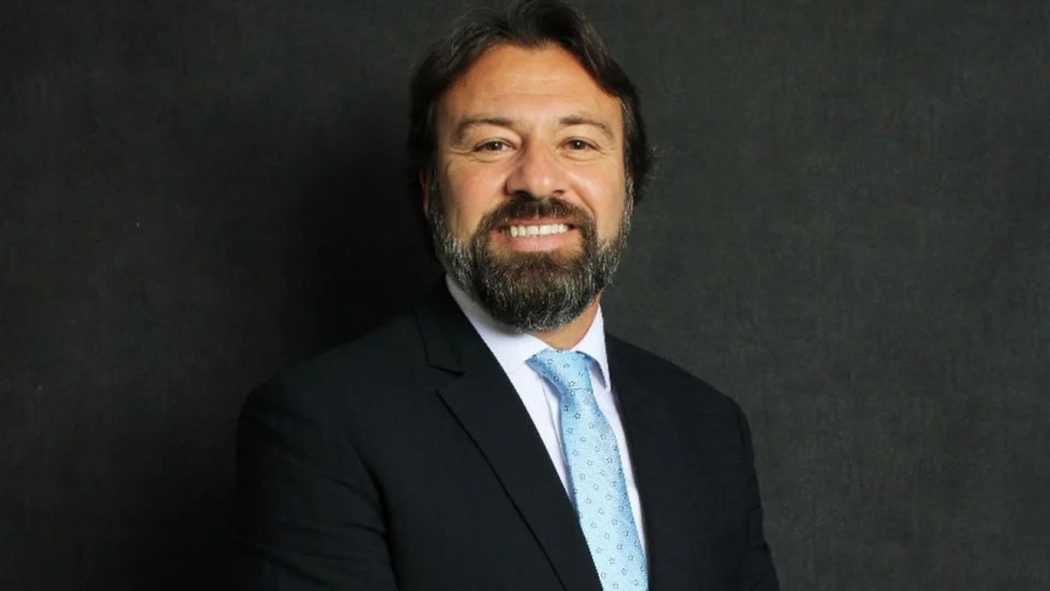 Vinicius Kobner, advogado e sócio do Suttile & Vaciski Advogados, explica como a nova legislação limita o crescimento das dívidas do cartão de crédito e fortalece a proteção ao consumidor.