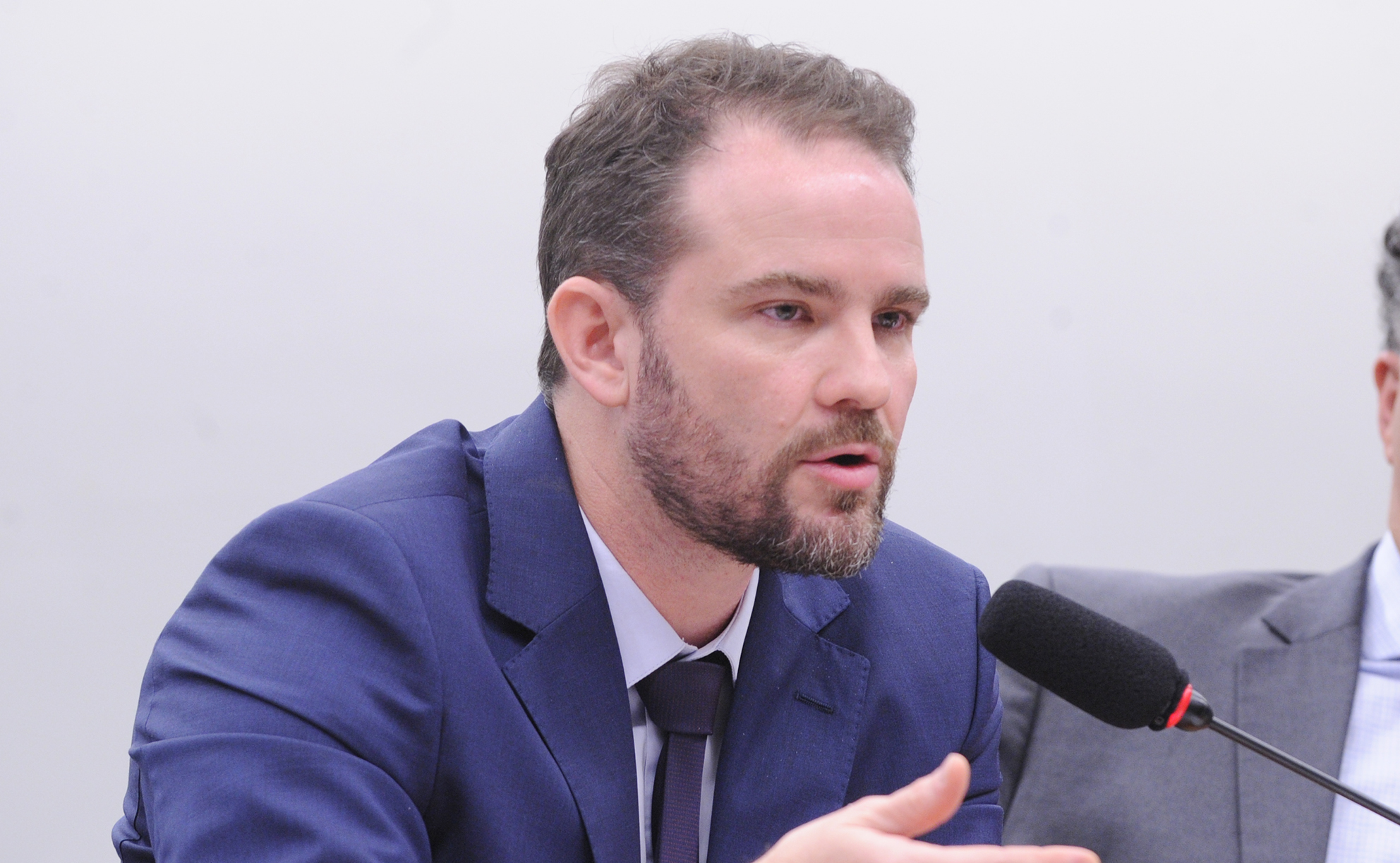 Durigan culpa guerra no Irã por inflação e minimiza gastos do governo