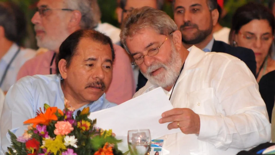 Lula e Ortega, durante reunião do Foro de São Paulo em 2011: parceria antiga.