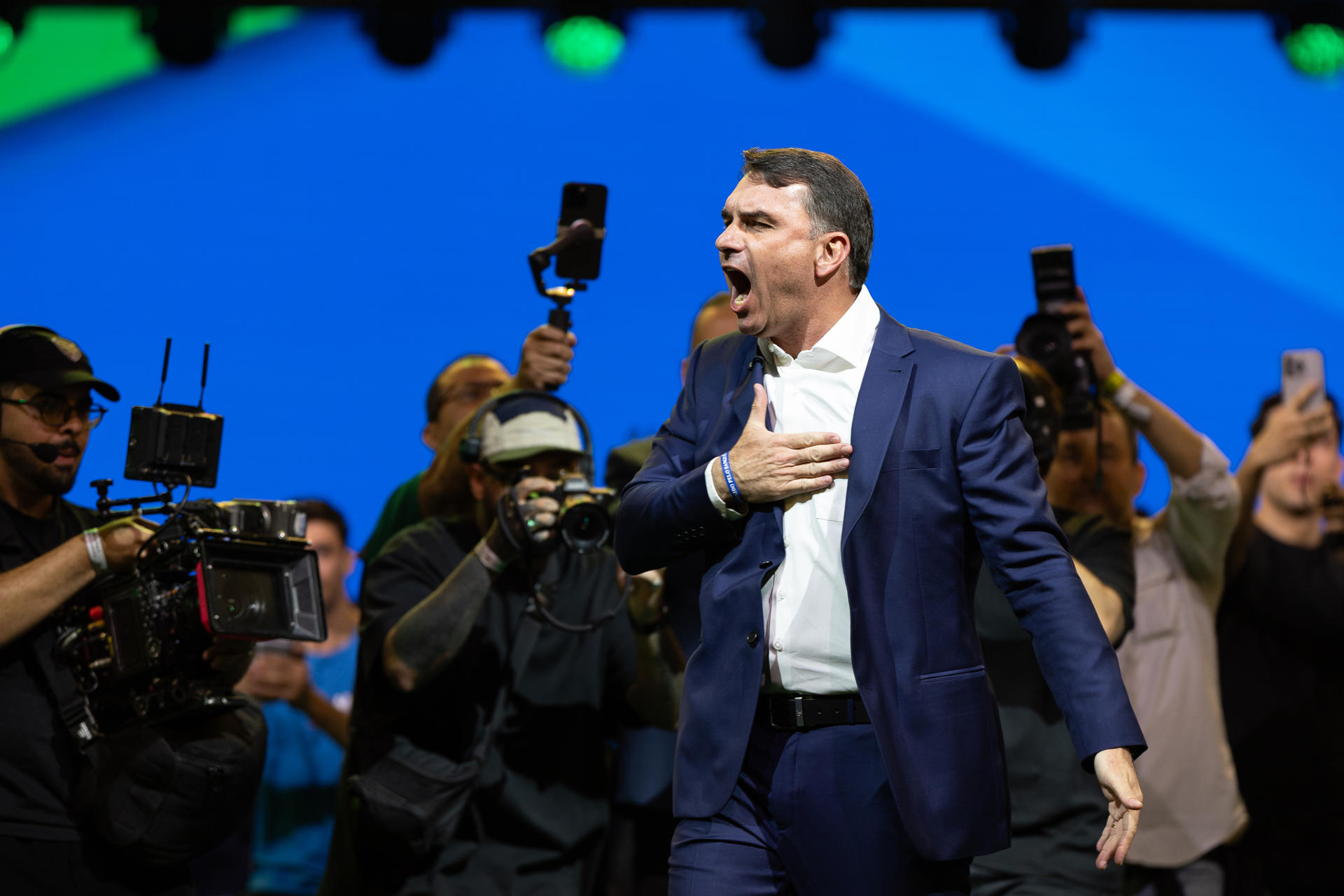 Lançamento de Flávio a presidente tem apoio de Milei, união de Bolsonaros e direita fortalecida