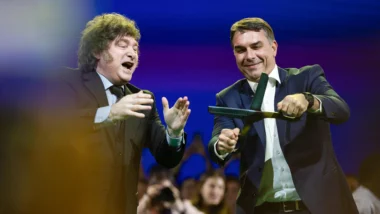 Milei no lançamento da candidatura de Flávio Bolsonaro