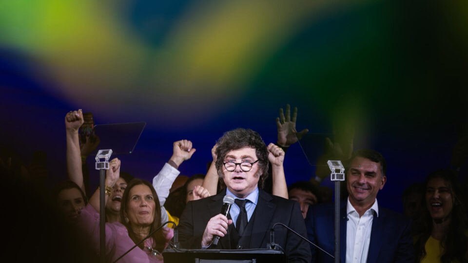 No Brasil, Milei chama Lula de “presidiário” e Moraes de “lixo careca”