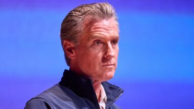 Governador da Califórnia, o democrata Gavin Newsom: regulações prejudicam outros estados.