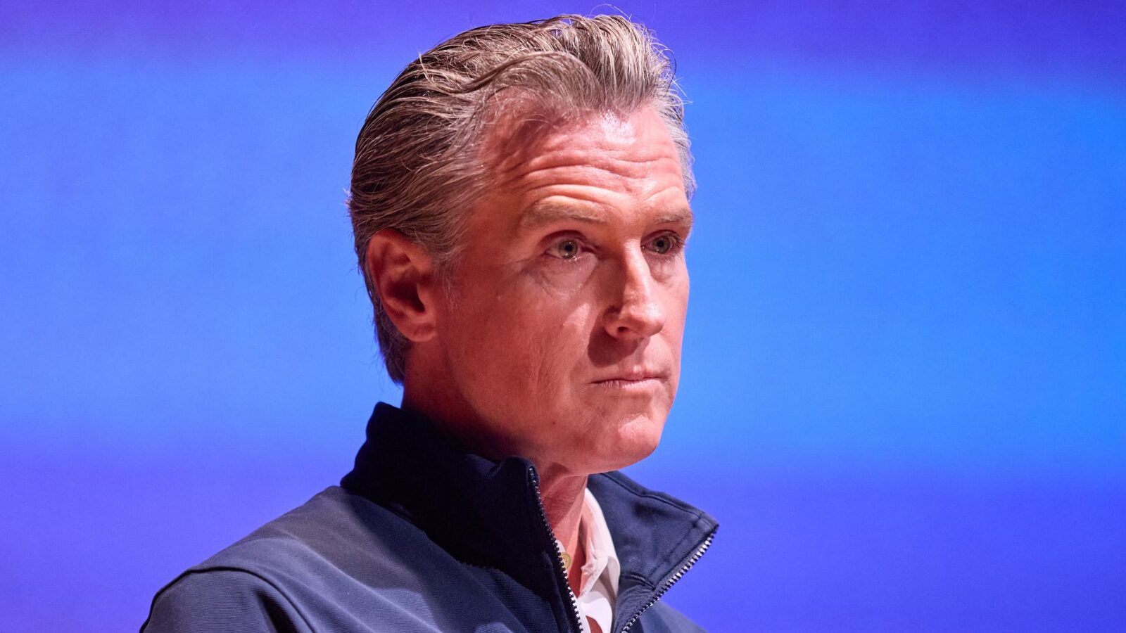Governador da Califórnia, o democrata Gavin Newsom: regulações prejudicam outros estados.
