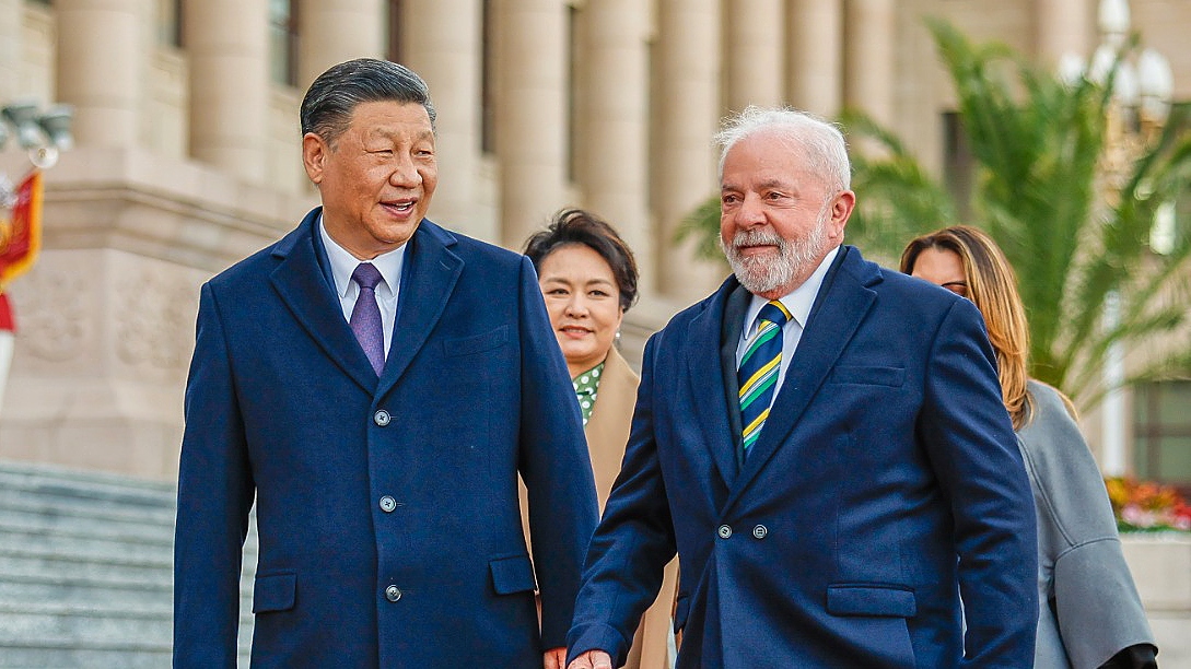 Lula conversa com Xi Jinping para ampliar comércio após novo tarifaço dos EUA