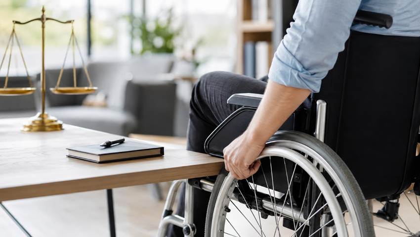 A aposentadoria da pessoa com deficiência possui regras específicas e pode garantir condições diferenciadas para quem contribuiu com o INSS. Entenda quem tem direito e quais cuidados são essenciais antes de solicitar o benefício.
