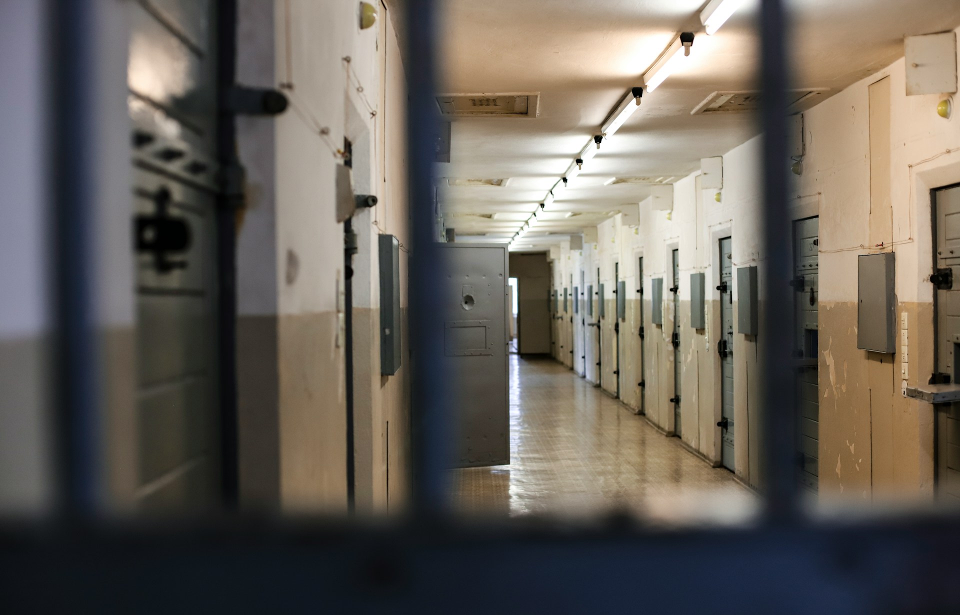 Autores de crimes liberados de manicômios sem perícia tendem a praticar delitos mais graves
